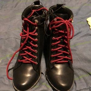 Torrid wide width lace up heeled bootie excellent condition no box sz 6